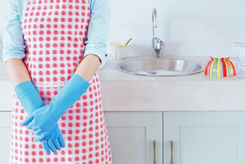 Chuẩn bi dụng cụ vệ sinh bể tách mỡ inox