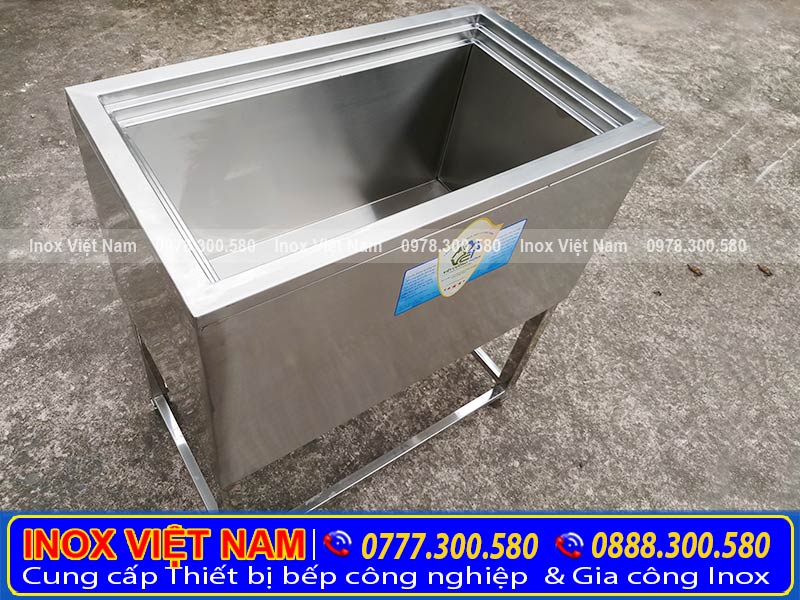 Thùng đá inox quầy bar, thùng đựng đá inox chân đứng. Được gia công từ vật liệu inox 304 không gỉ sét, độ bền cao.