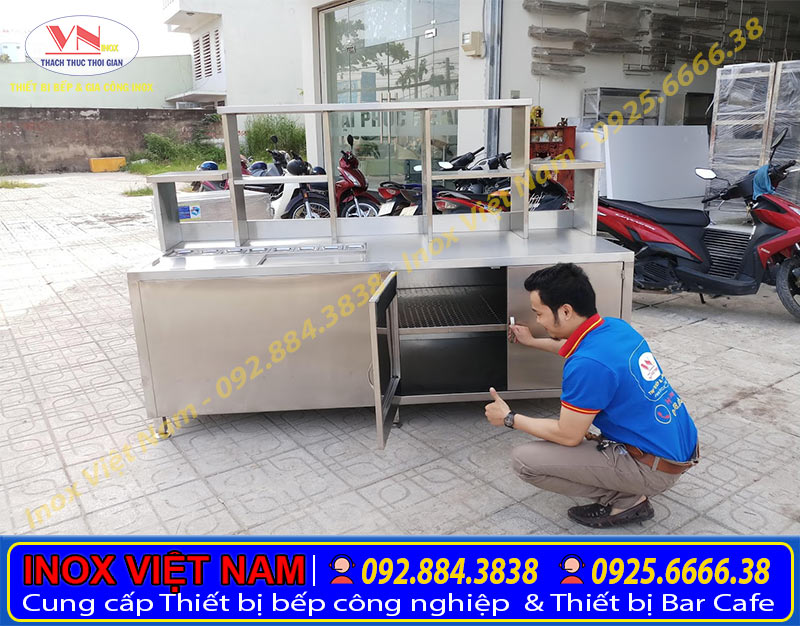 kiem-tra-quay-pha-che-inox-truoc-khi-giao-cho-khach-hang