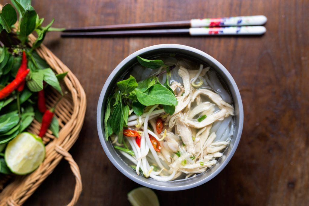 Phở là món ăn dân dã vô cùng quen thuộc với biết bao thế hệ người Việt.