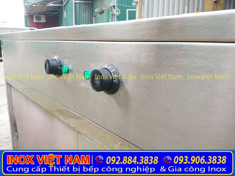 Tủ hâm nóng thức ăn với thiết kế thông minh. Có van điều chỉnh nhiệt độ.