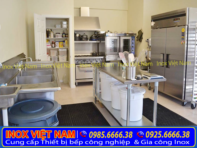Bàn ăn inox, bàn sơ chế inox, bàn bếp inox, bàn inox phù hợp với mọi không gian.