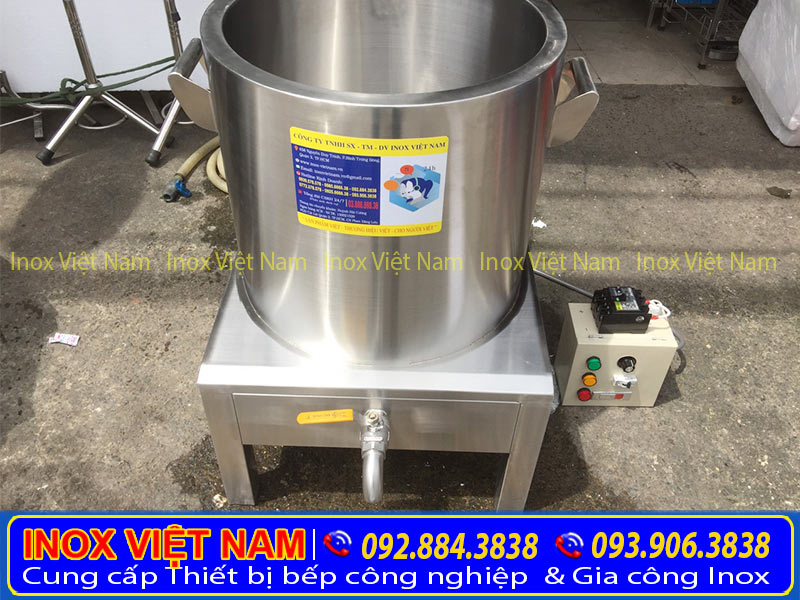 Nồi điện nấu phở của Thiết bị bếp inox công nghiệp. Được phủ lớp cách nhiệt rất dày giúp giữ nhiệt. Đảm bảo an toàn cho những người xung quanh.