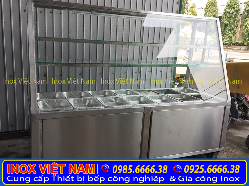 Tủ hâm nóng thức ăn với thiết kế đơn giản, được gia công từ inox cao cấp. Không hoen gỉ, bảo đảm vệ sinh an toàn thực phẩm, dễ lau chùi.