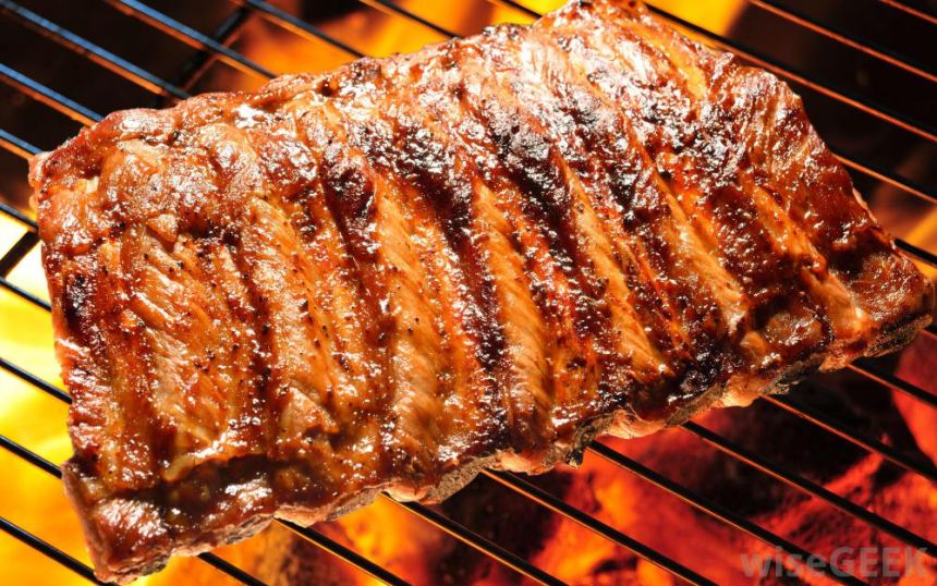 Sử dụng lò nướng than inox để nướng thịt. Giúp món thịt nướng thơm ngon hơn, vàng đều hơn.