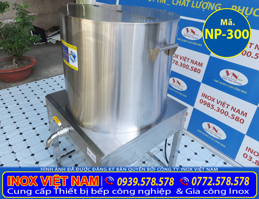 Nồi nấu phở bằng điện được gia công từ chất liệu inox 304 cao cấp.