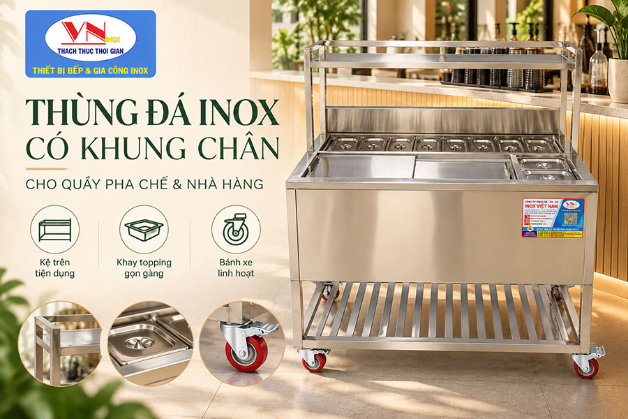 Thùng đá inox có chân tích hợp chậu rửa, thiết kế liền khối đẹp mắt và thuận tiện cho không gian pha chế.